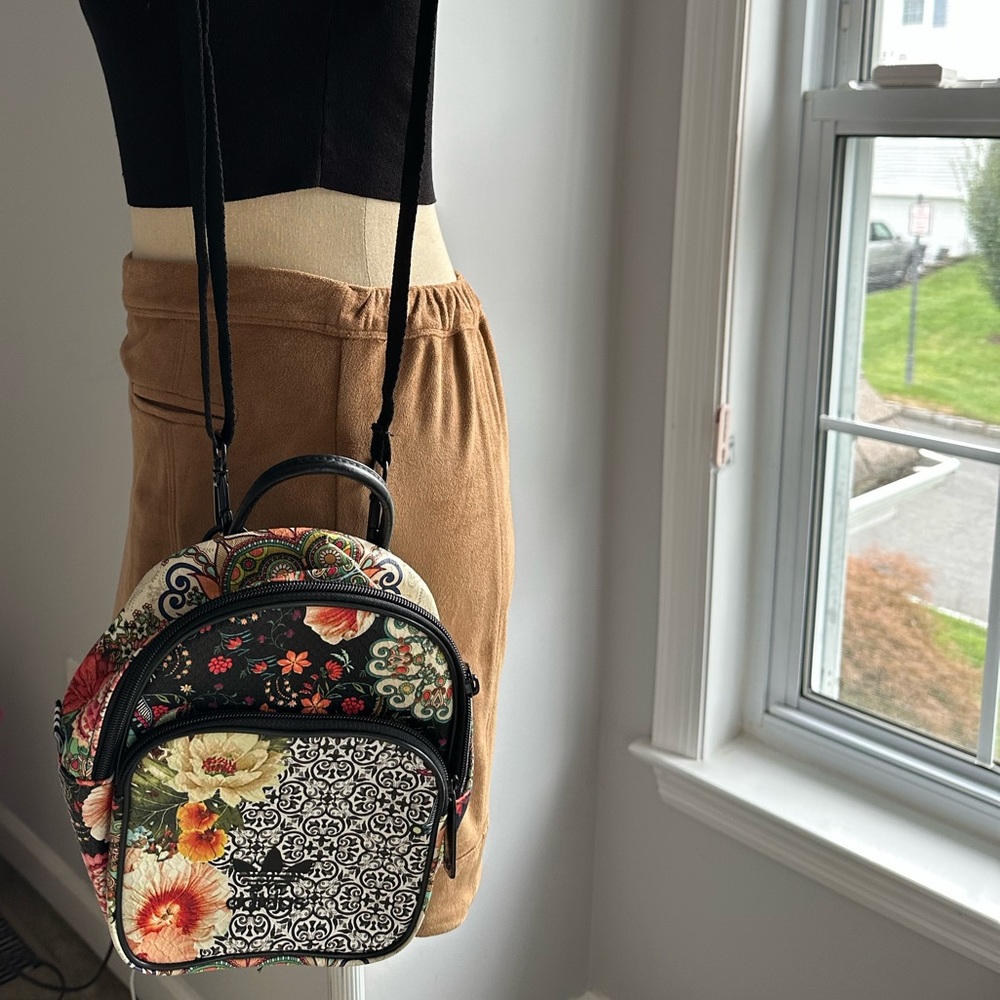Adorable and super versatile Adidas bag